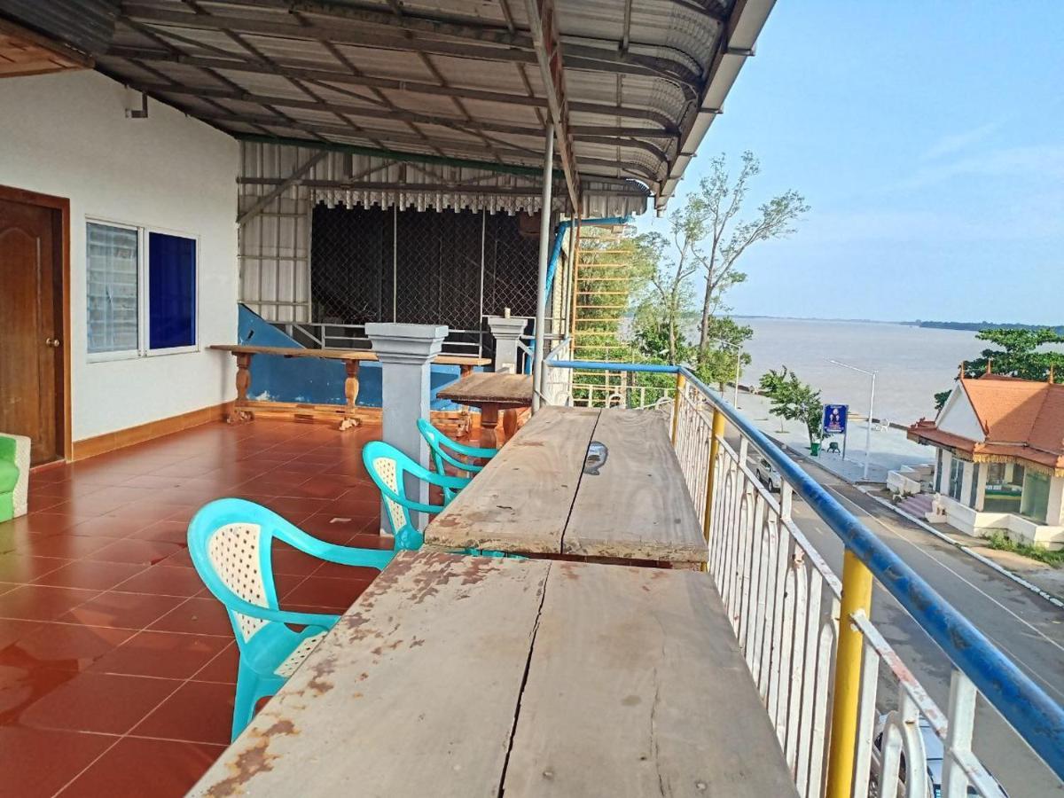 Silver Dolphin Guesthouse & Restaurant Kratie Exterior photo