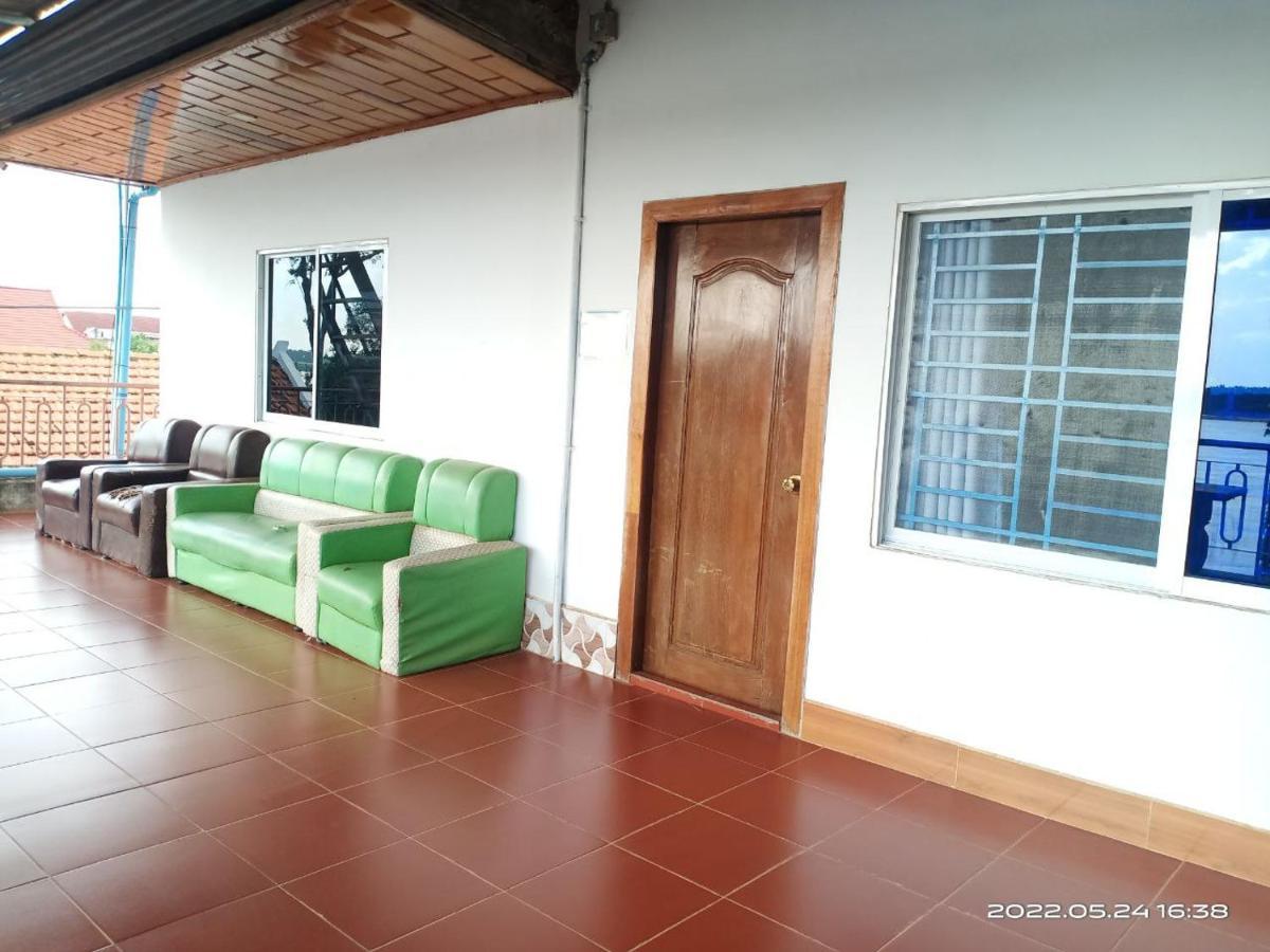 Silver Dolphin Guesthouse & Restaurant Kratie Exterior photo